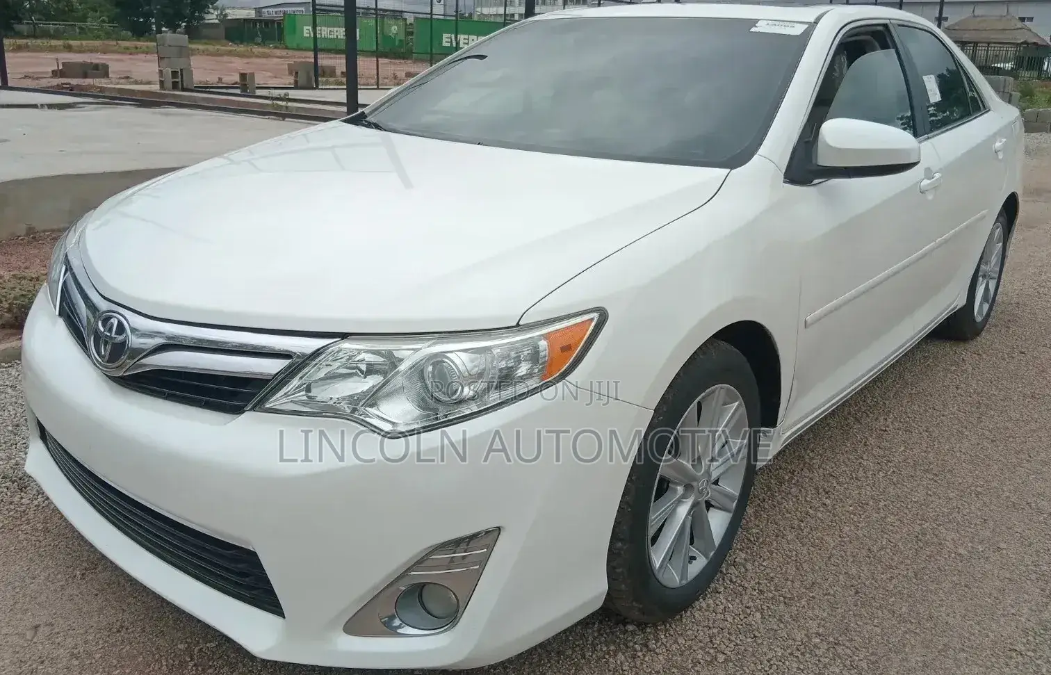 Toyota Camry XLE V6 4dr Sedan (3.5L 6cyl 6A) 2013 White