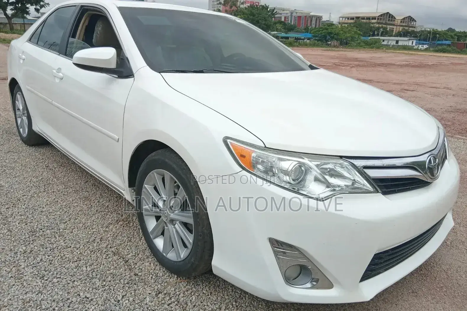 Toyota Camry XLE V6 4dr Sedan (3.5L 6cyl 6A) 2013 White