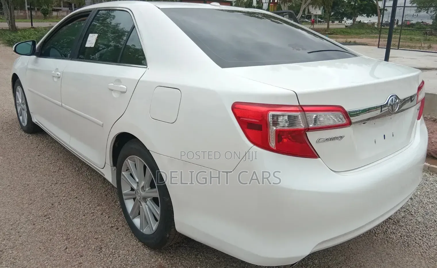 Toyota Camry XLE V6 4dr Sedan (3.5L 6cyl 6A) 2013 White