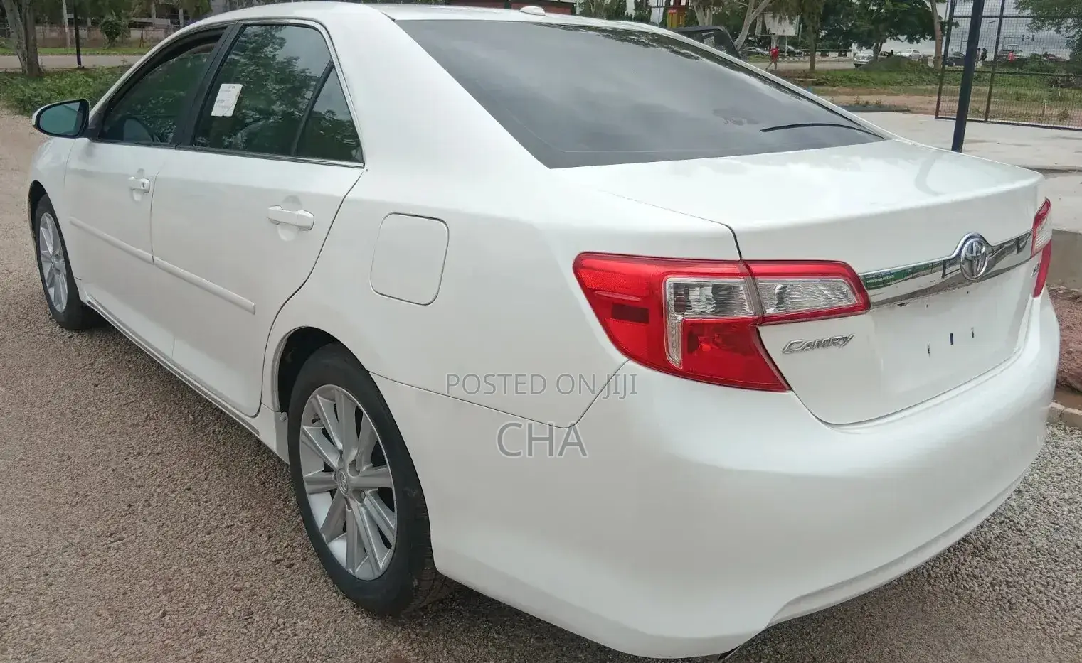 Toyota Camry XLE V6 4dr Sedan (3.5L 6cyl 6A) 2013 White