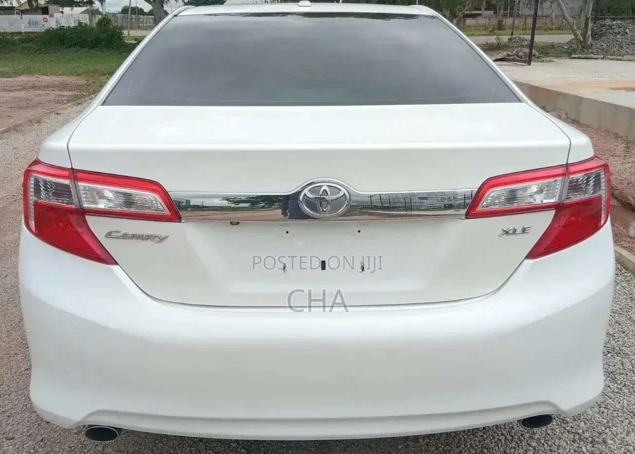 Toyota Camry XLE V6 4dr Sedan (3.5L 6cyl 6A) 2013 White