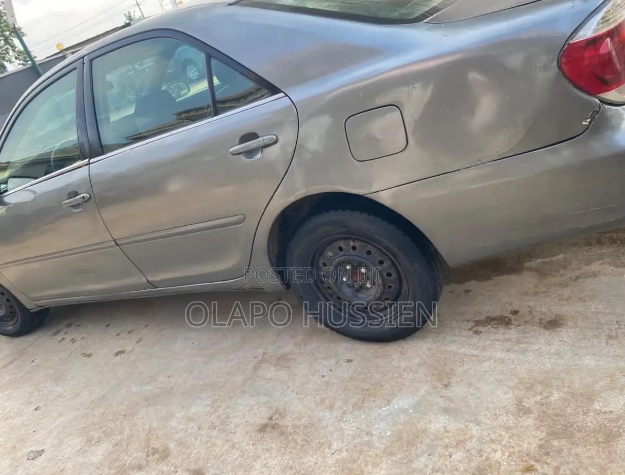 Toyota Camry 2004 Gray