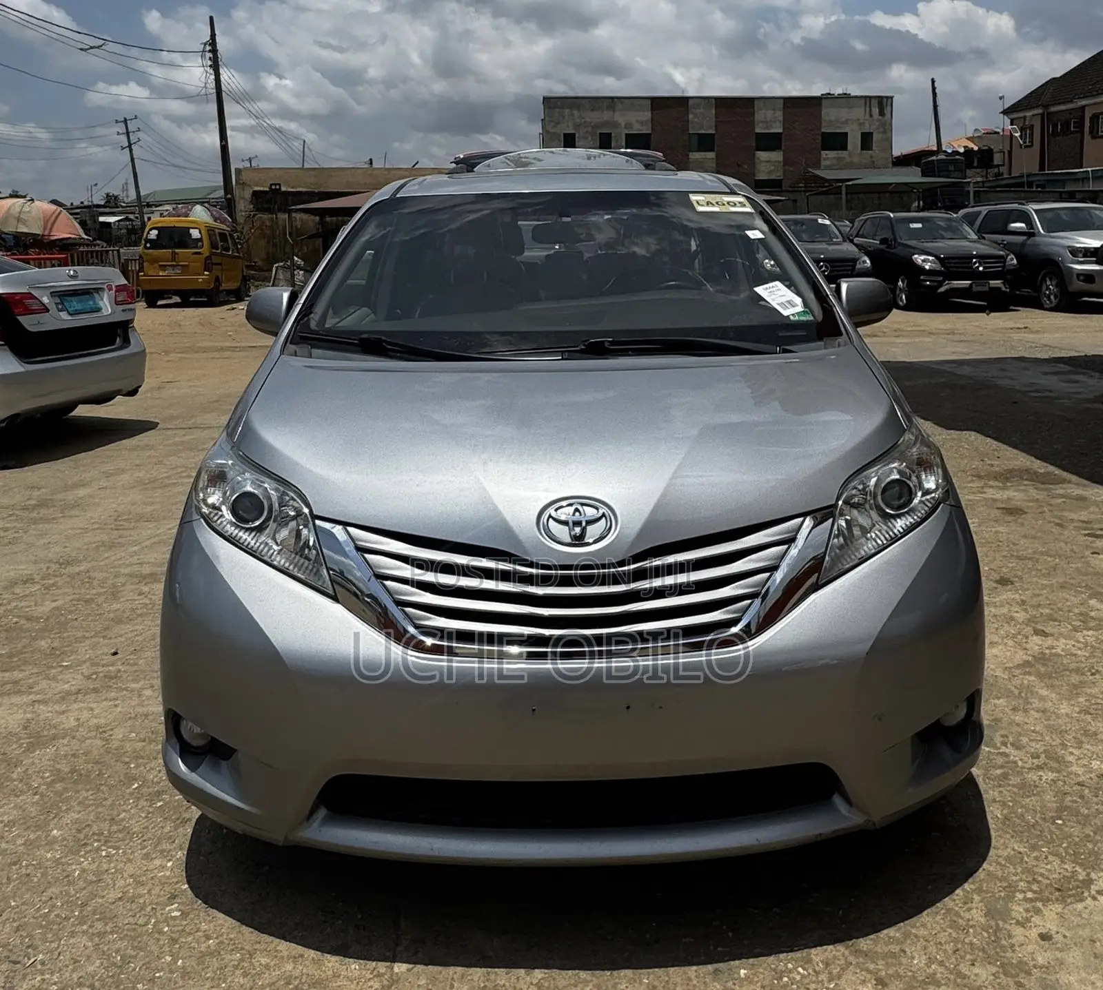 Toyota Sienna XLE 7-Passenger 4dr Minivan AWD (3.5L 6cyl 6A) 2015