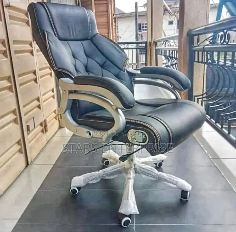 Executive Office Chair / Swivel Chair