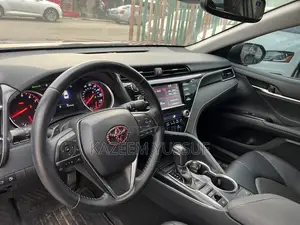 Toyota Camry XSE FWD (2.5L 4cyl 8AM) 2018 Red