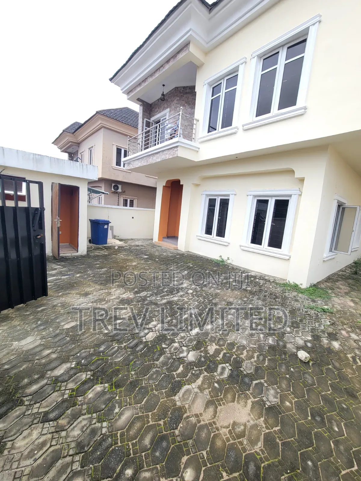 5bdrm Duplex in Ikota Villa Estate for rent
