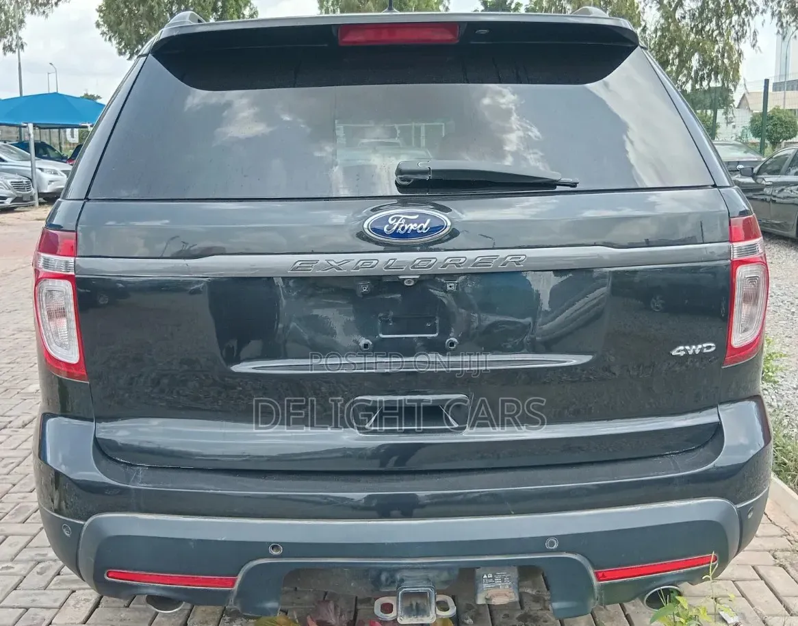 Ford Explorer XLT 4dr SUV AWD (3.5L 6cyl 6A) 2015 Matt Black