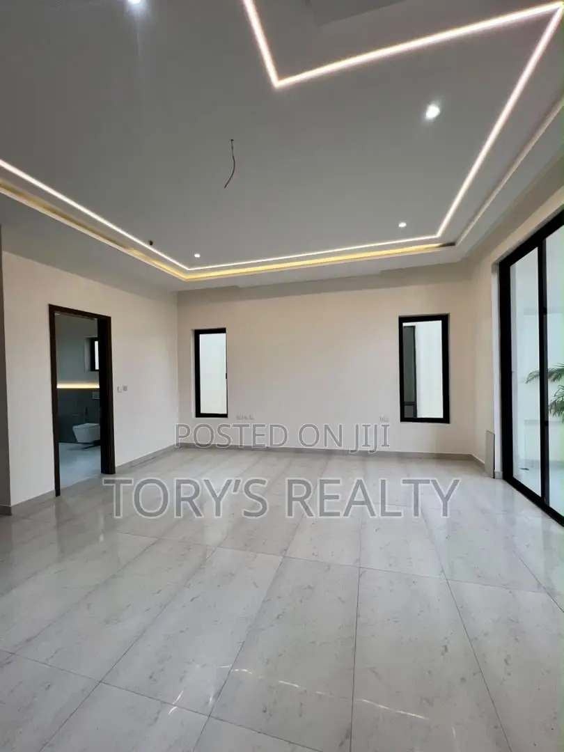 5bdrm Duplex in Lekki Expressway for sale