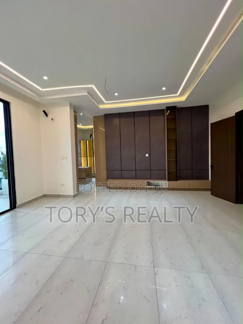 5bdrm Duplex in Lekki Expressway for sale
