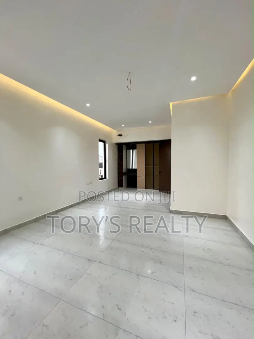 5bdrm Duplex in Lekki Expressway for sale
