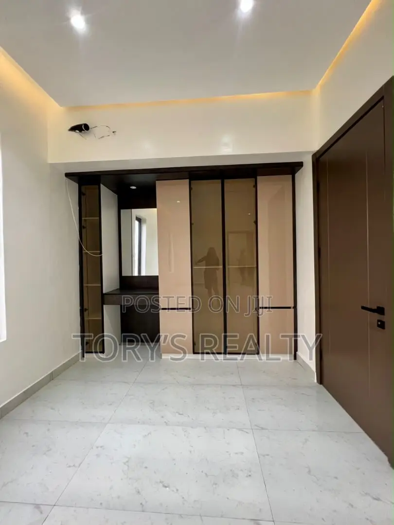 5bdrm Duplex in Lekki Expressway for sale