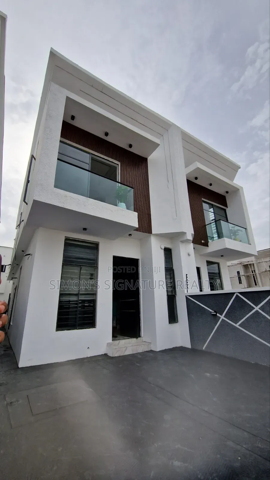 4bdrm Duplex in Ikota for sale