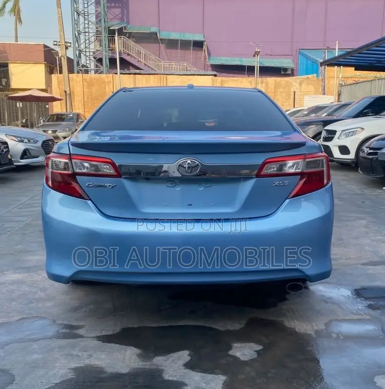Toyota Camry XLE 4dr Sedan (2.5L 4cyl 6A) 2012 Blue