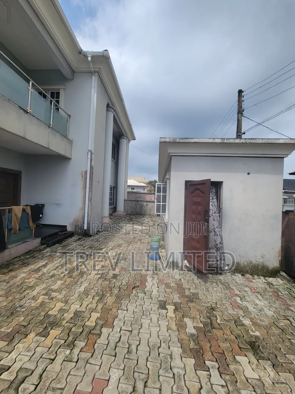 4bdrm Block of Flats in Rockstone Estate for sale