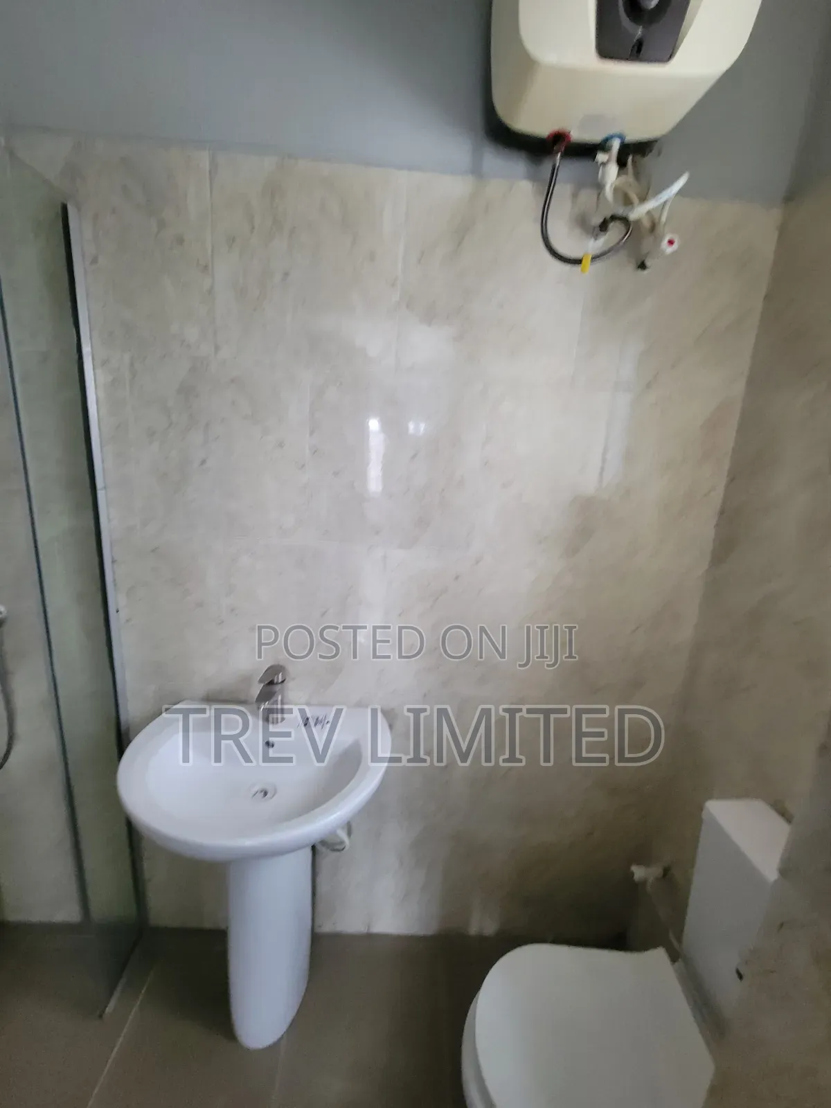 4bdrm Block of Flats in Rockstone Estate for sale