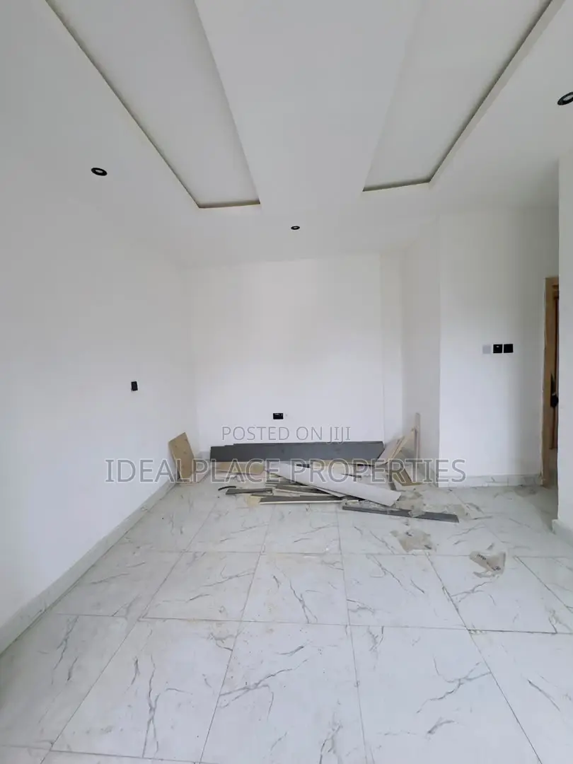 2bdrm Apartment in Sabo / Yaba for sale