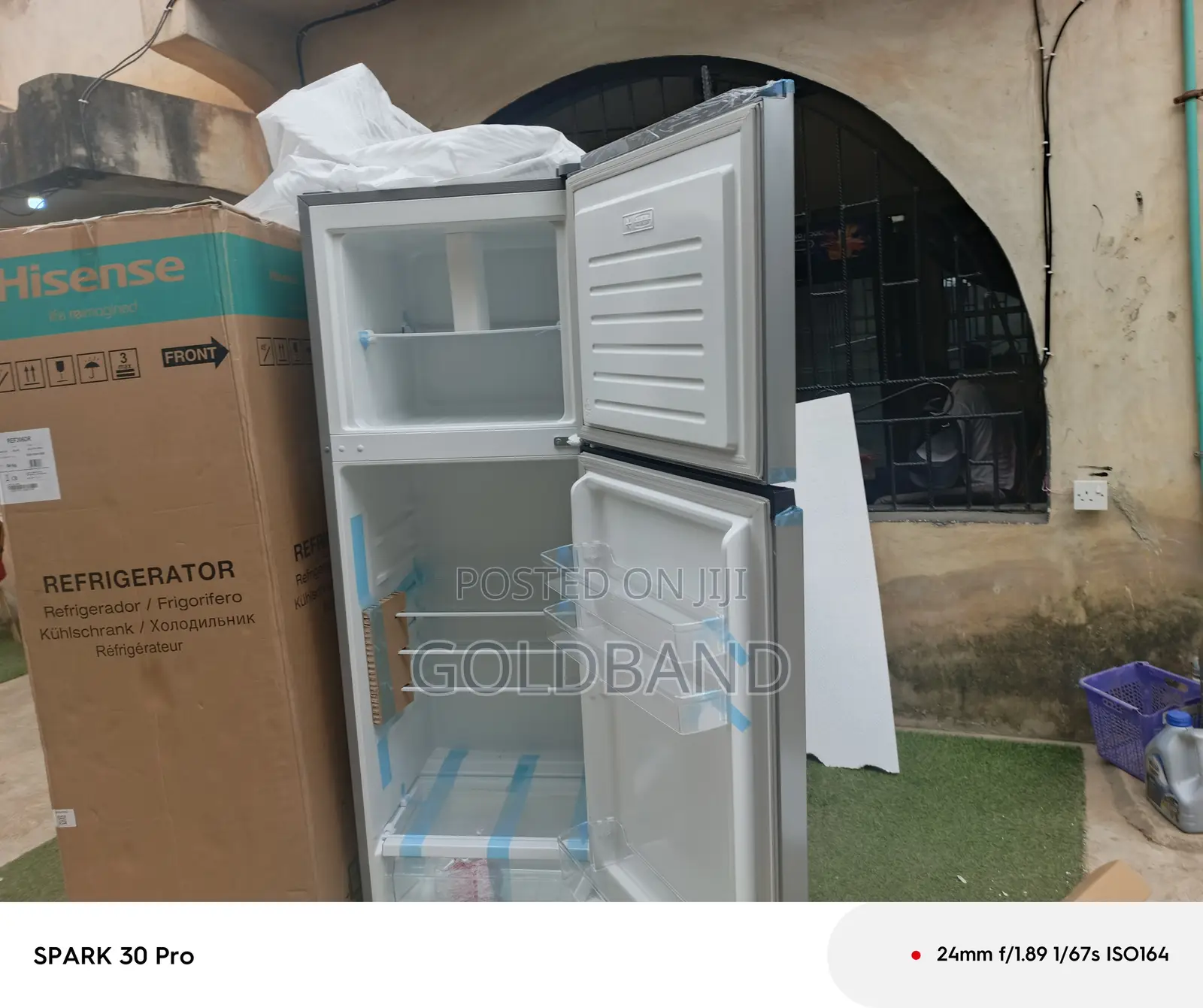 Hisense 306DR Refrigerator – Large Freezer Fridge Space