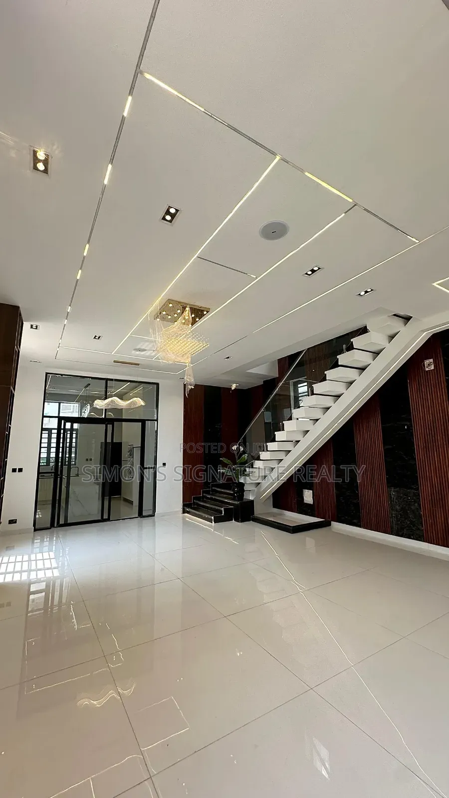 5bdrm Duplex in Chevron for sale