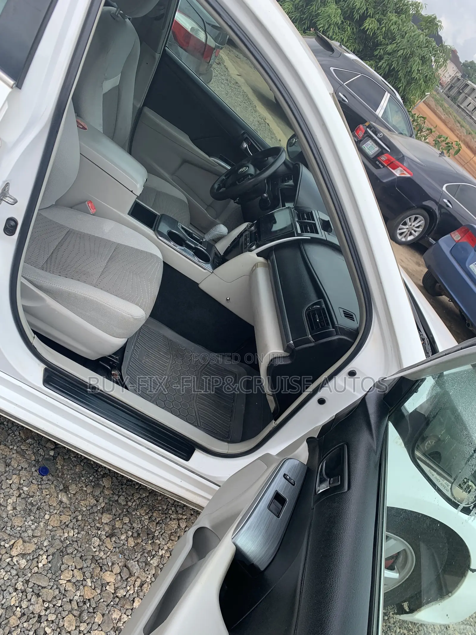 Toyota Camry LE 4dr Sedan (2.5L 4cyl 6A) 2013 White