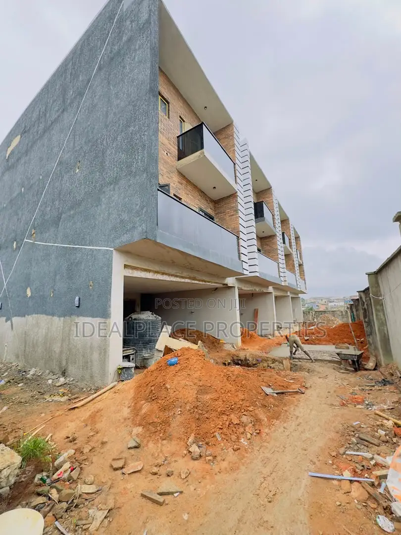 4bdrm Duplex in GRA Phase 1 for sale