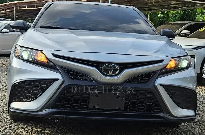 Toyota Camry SE 2022 Silver