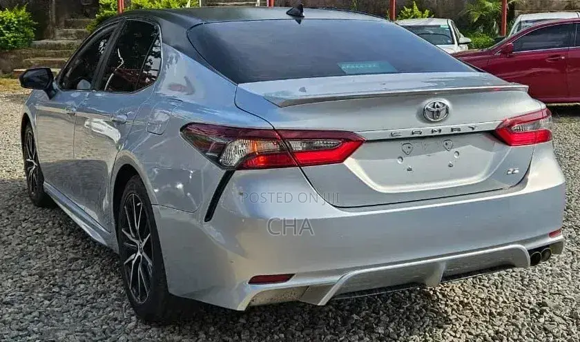 Toyota Camry SE 2022 Silver