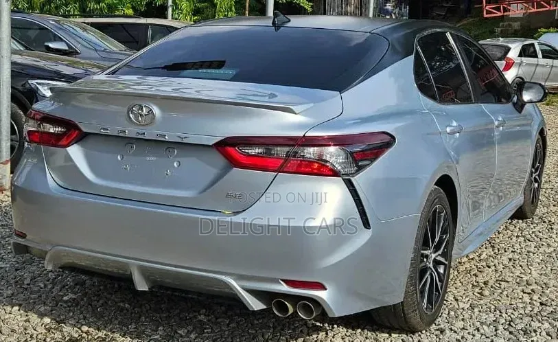 Toyota Camry SE 2022 Silver