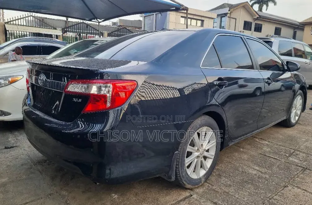 Toyota Camry XLE 4dr Sedan (2.5L 4cyl 6A) 2013 Black