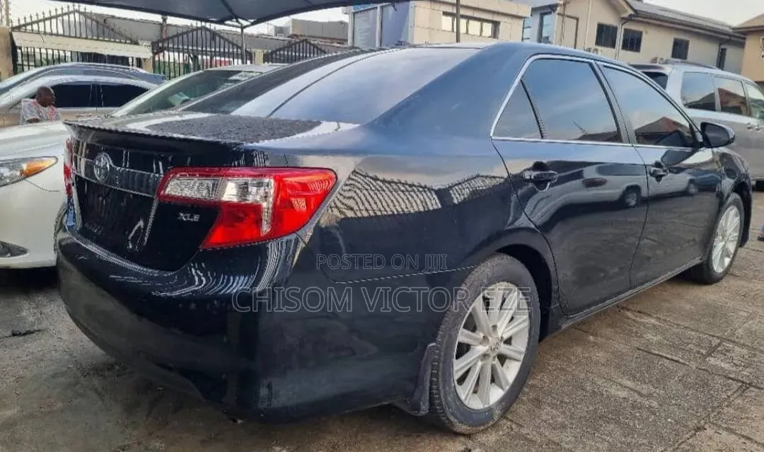Toyota Camry XLE 4dr Sedan (2.5L 4cyl 6A) 2013 Black