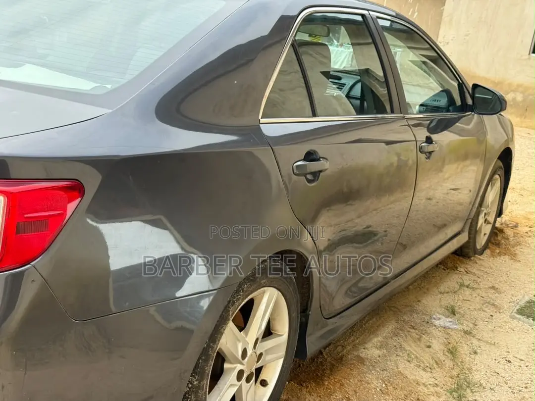 Toyota Camry SE 4dr Sedan (2.5L 4cyl 6A) 2013 Gray