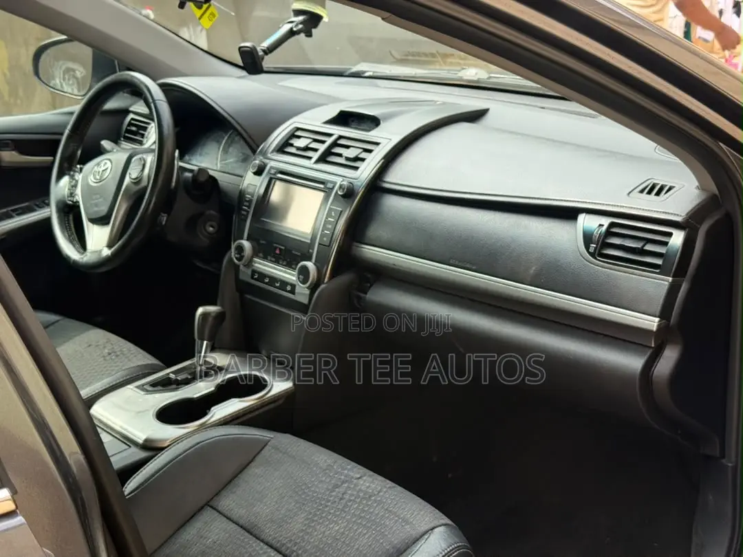 Toyota Camry SE 4dr Sedan (2.5L 4cyl 6A) 2013 Gray