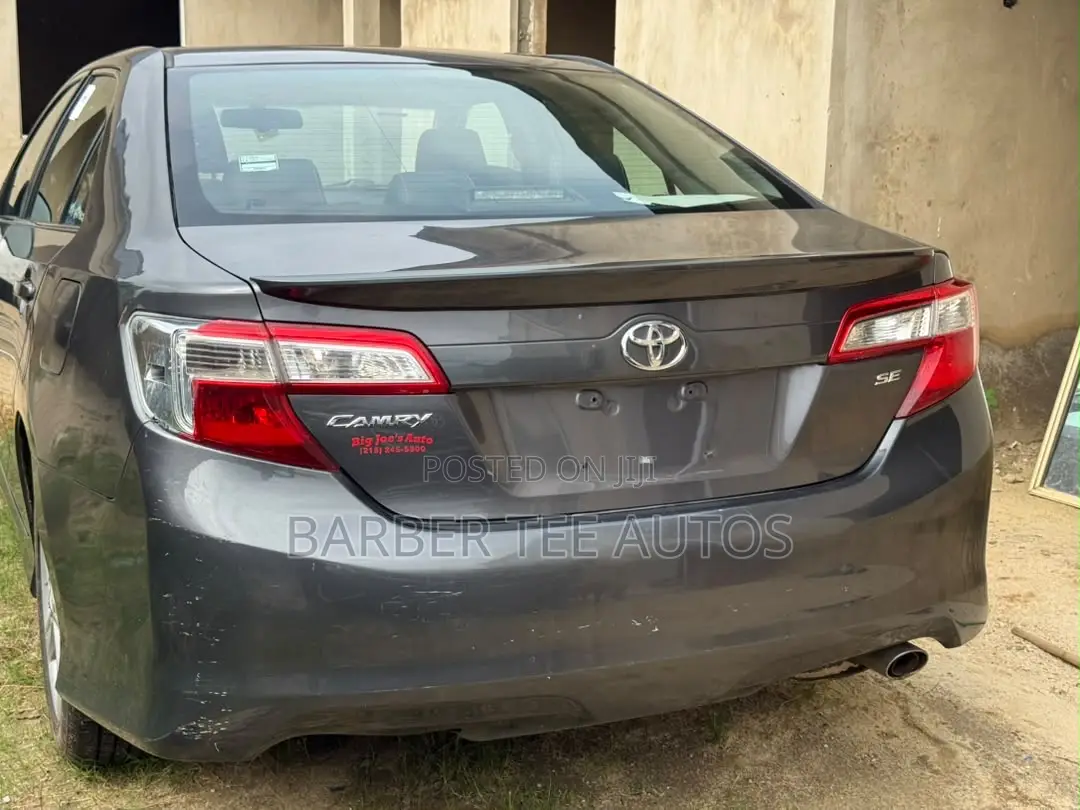 Toyota Camry SE 4dr Sedan (2.5L 4cyl 6A) 2013 Gray