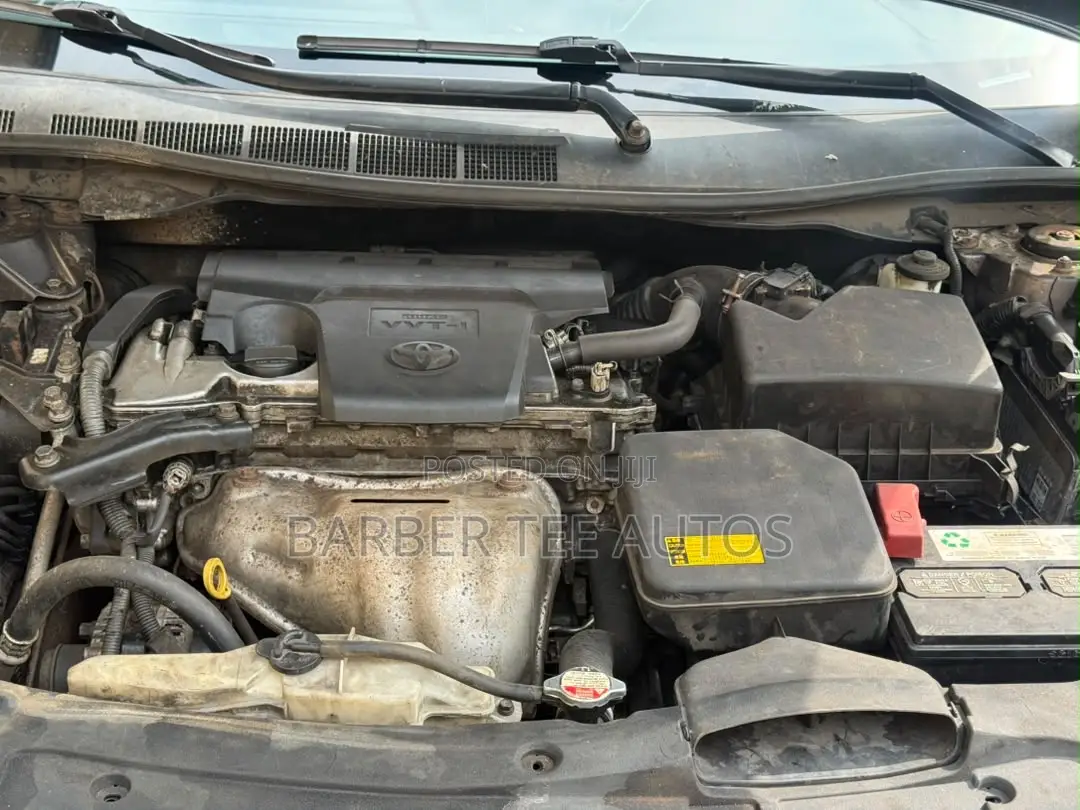 Toyota Camry SE 4dr Sedan (2.5L 4cyl 6A) 2013 Gray
