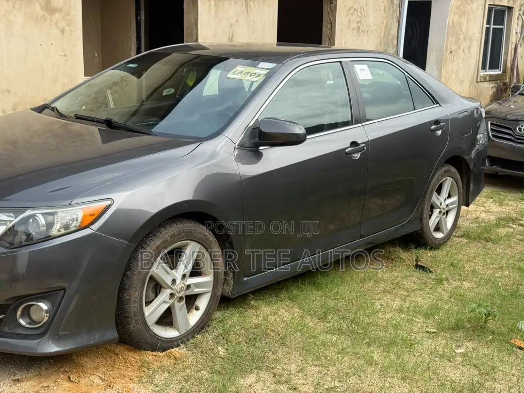 Toyota Camry SE 4dr Sedan (2.5L 4cyl 6A) 2013 Gray