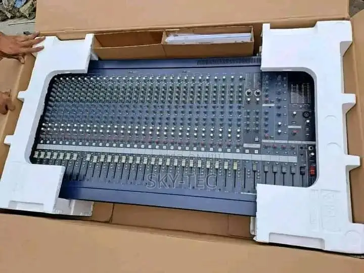 Original Yamaha Mixer 24channels 4group 2auxiliary