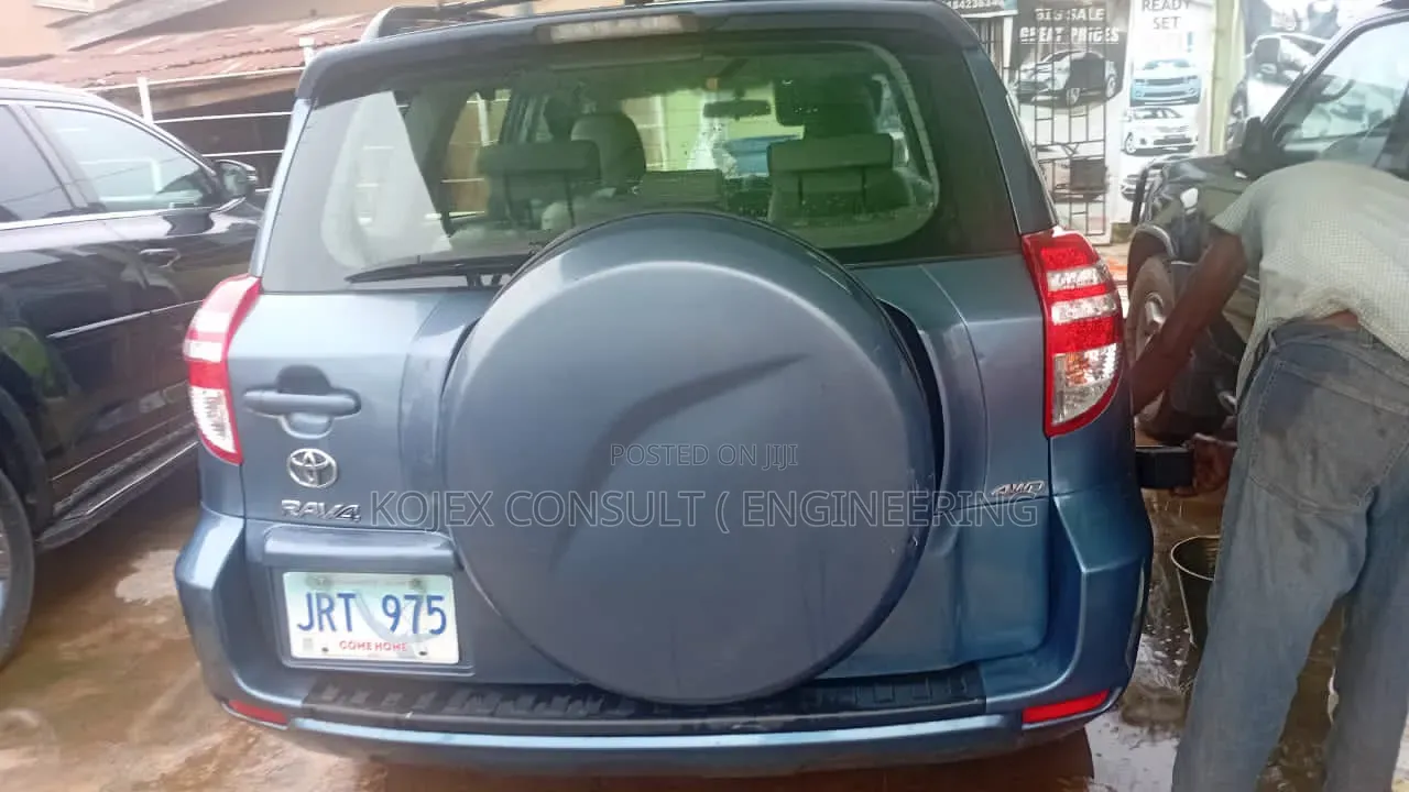 Toyota RAV4 Limited 2011 Gray