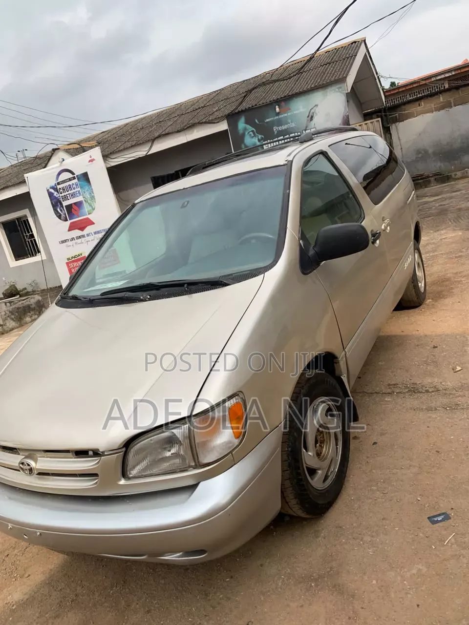 Toyota Sienna 1999 Gold