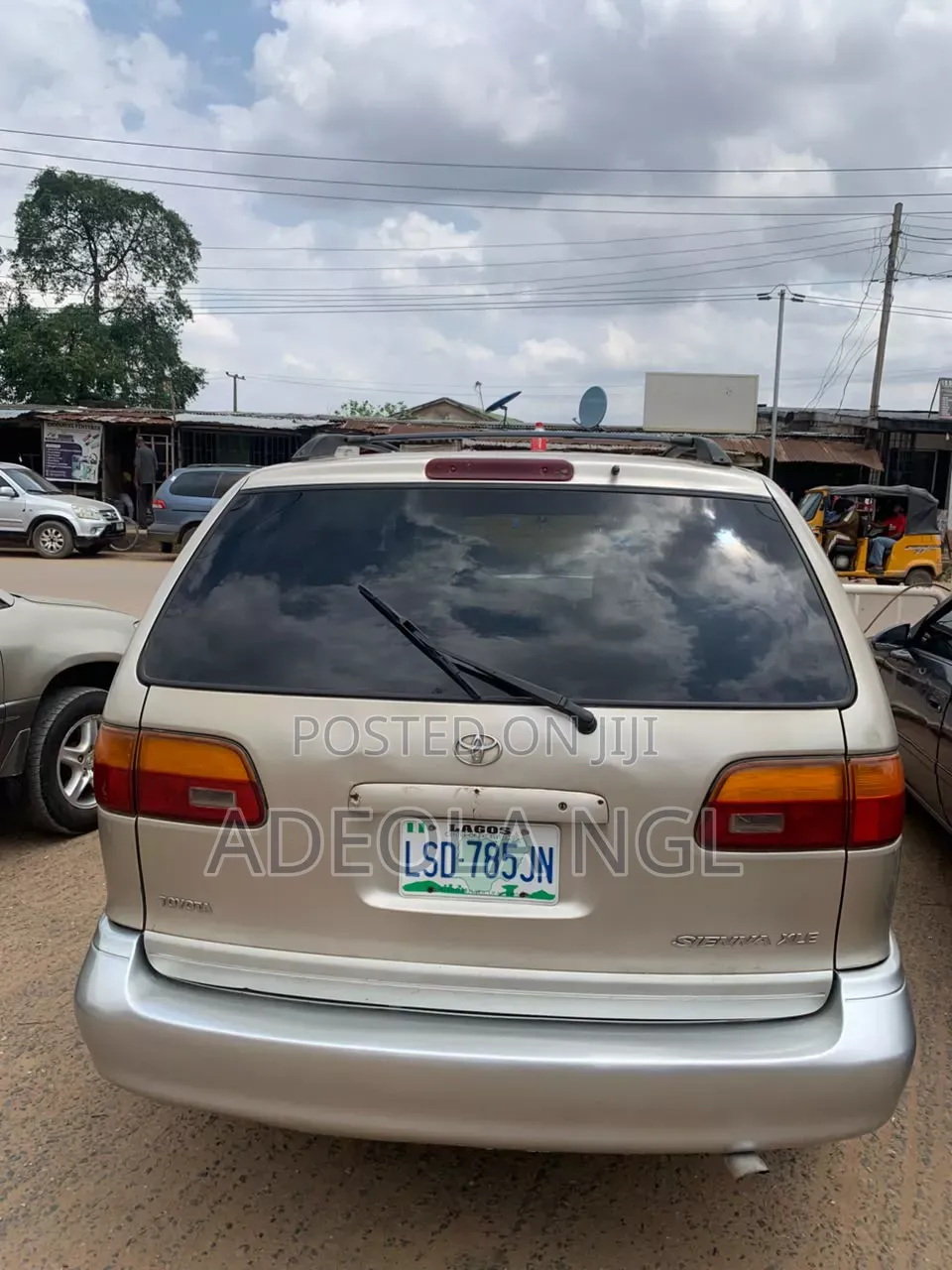 Toyota Sienna 1999 Gold
