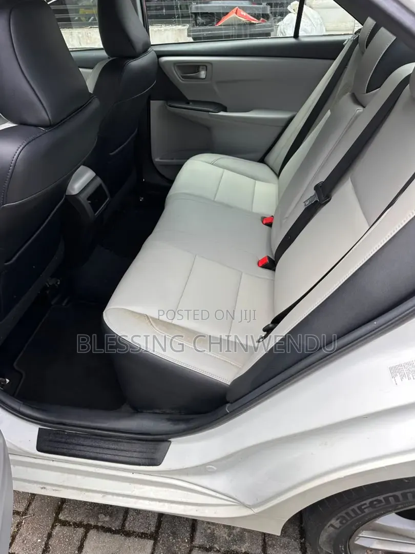 Toyota Camry SE 4dr Sedan (2.5L 4cyl 6A) 2016 White