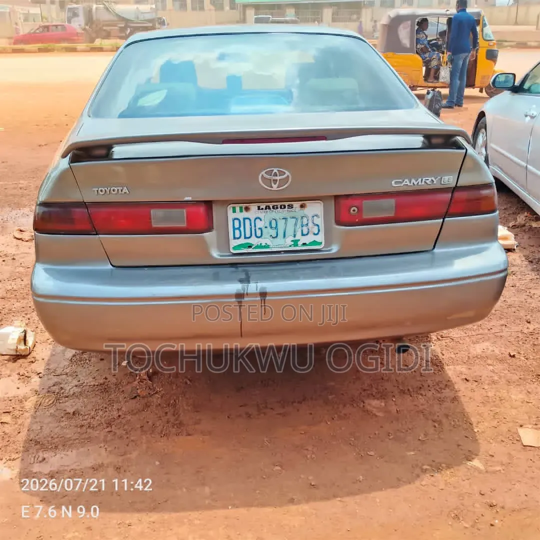 Toyota Camry 2002 Gray
