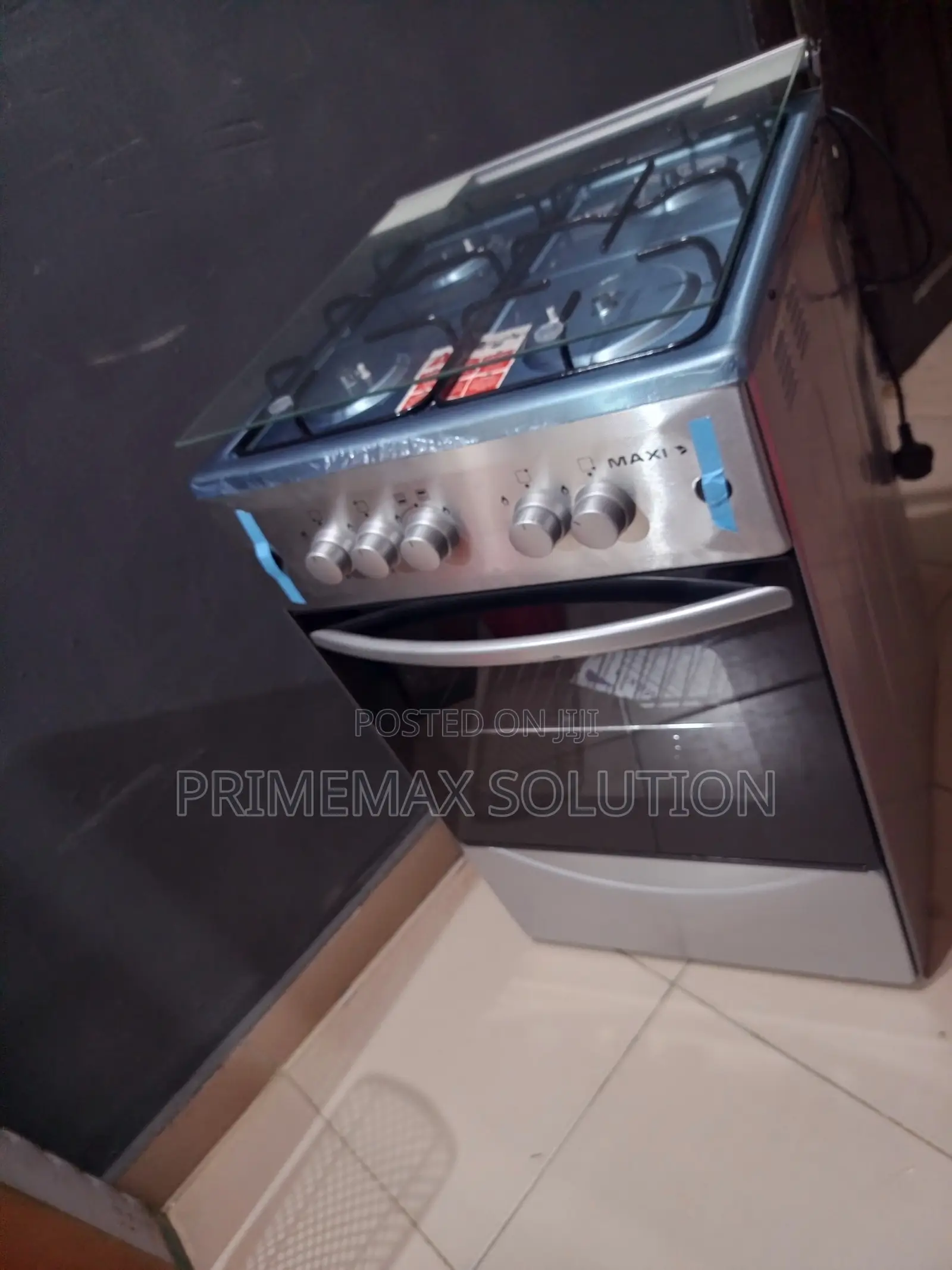Compact Yet Capable: 50x50 Maxi Stainless Steel Gas Stove