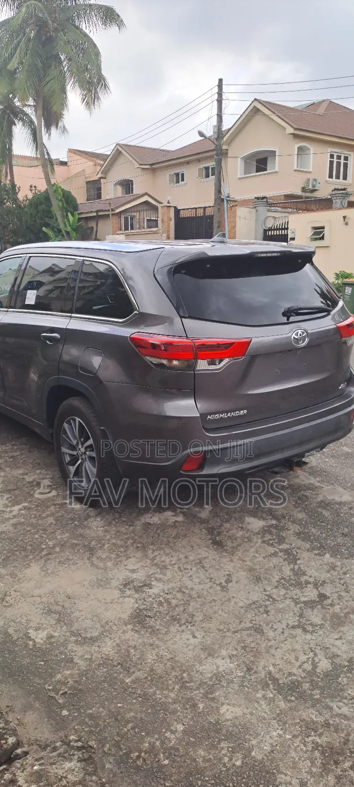 Toyota Highlander XLE 4x4 V6 (3.5L 6cyl 8A) 2017 Gray