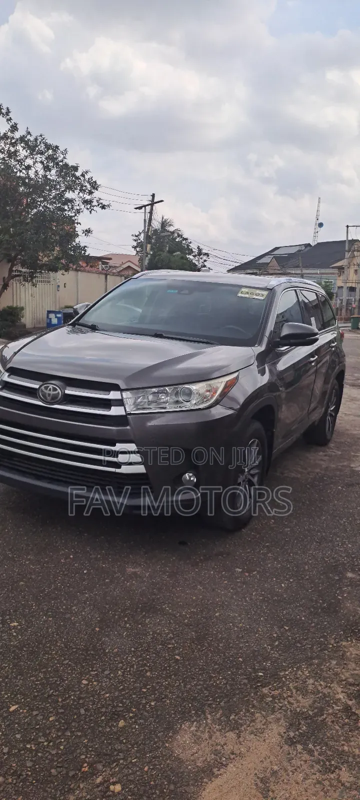 Toyota Highlander XLE 4x4 V6 (3.5L 6cyl 8A) 2017 Gray