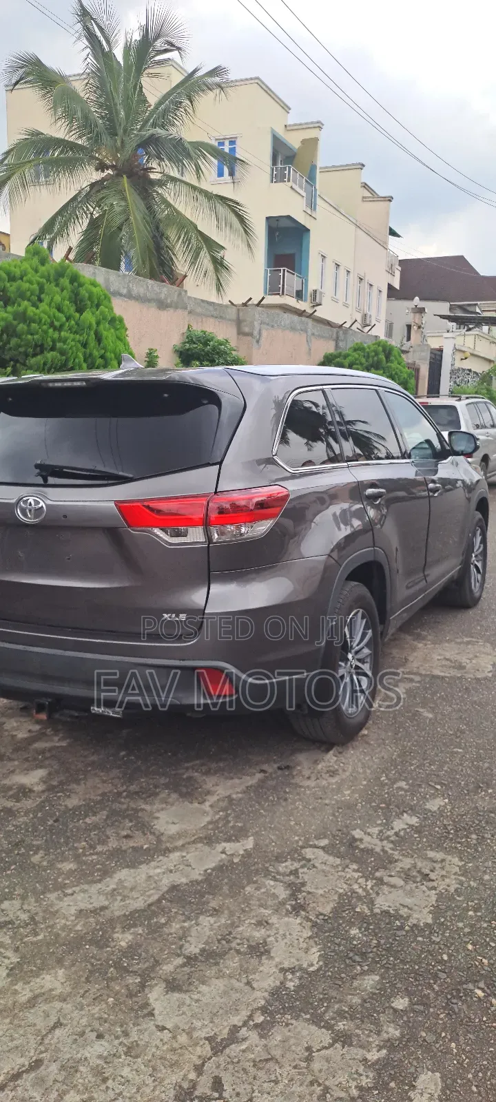 Toyota Highlander XLE 4x4 V6 (3.5L 6cyl 8A) 2017 Gray