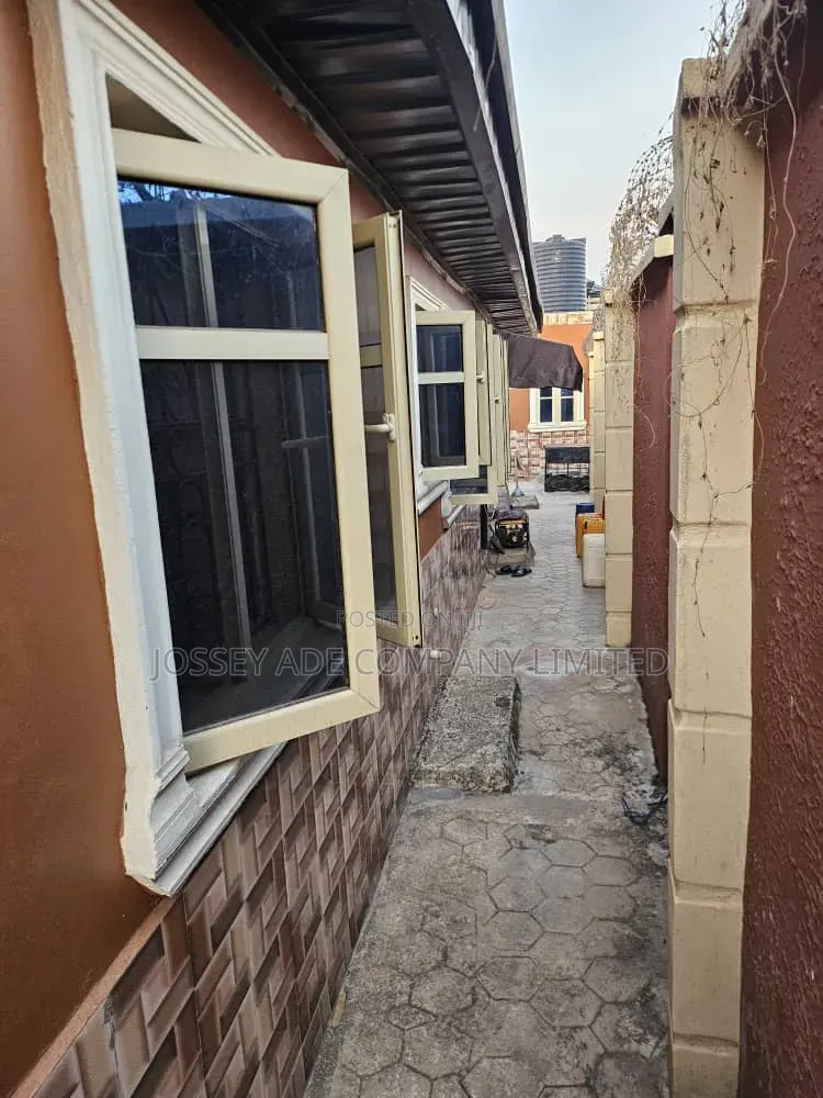 Furnished 2bdrm Bungalow in Obafemi-Owode for sale