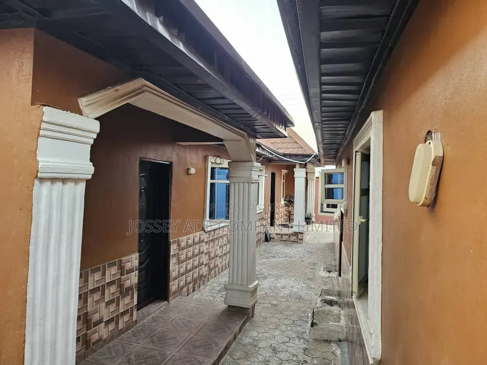 Furnished 2bdrm Bungalow in Obafemi-Owode for sale
