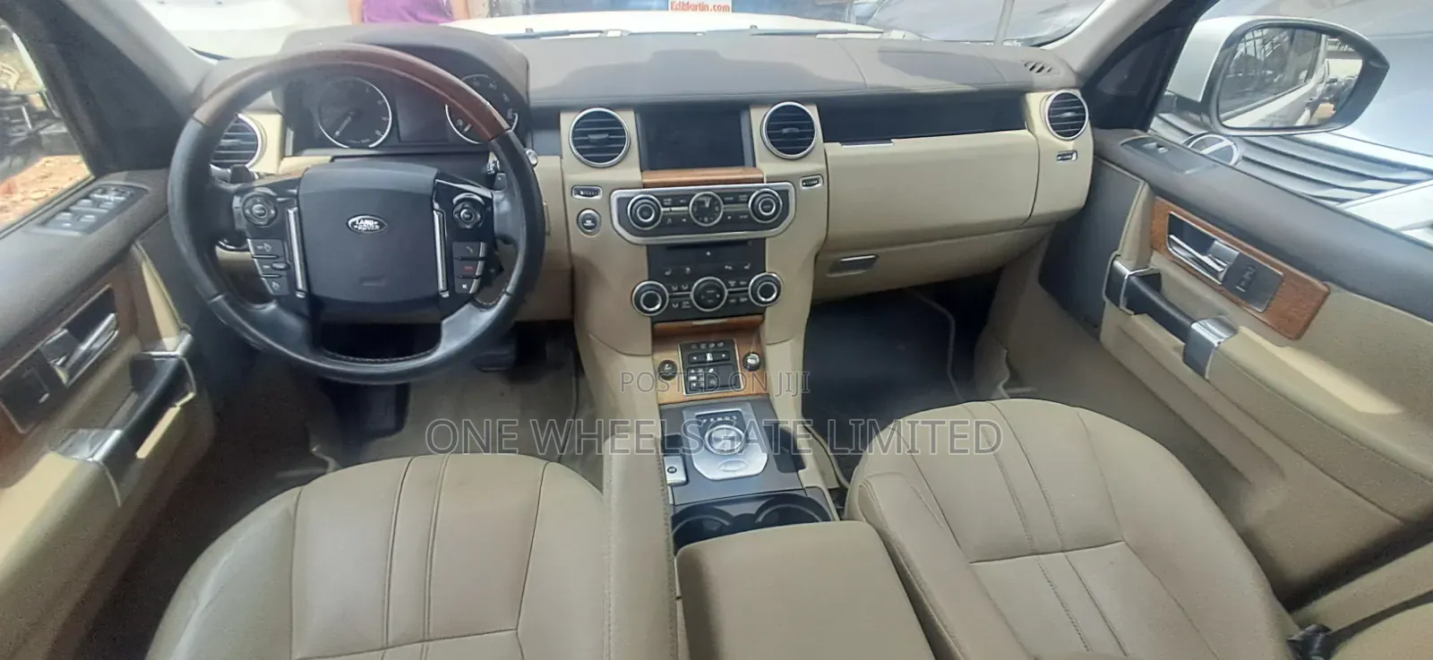 Land Rover Discovery 2016 White