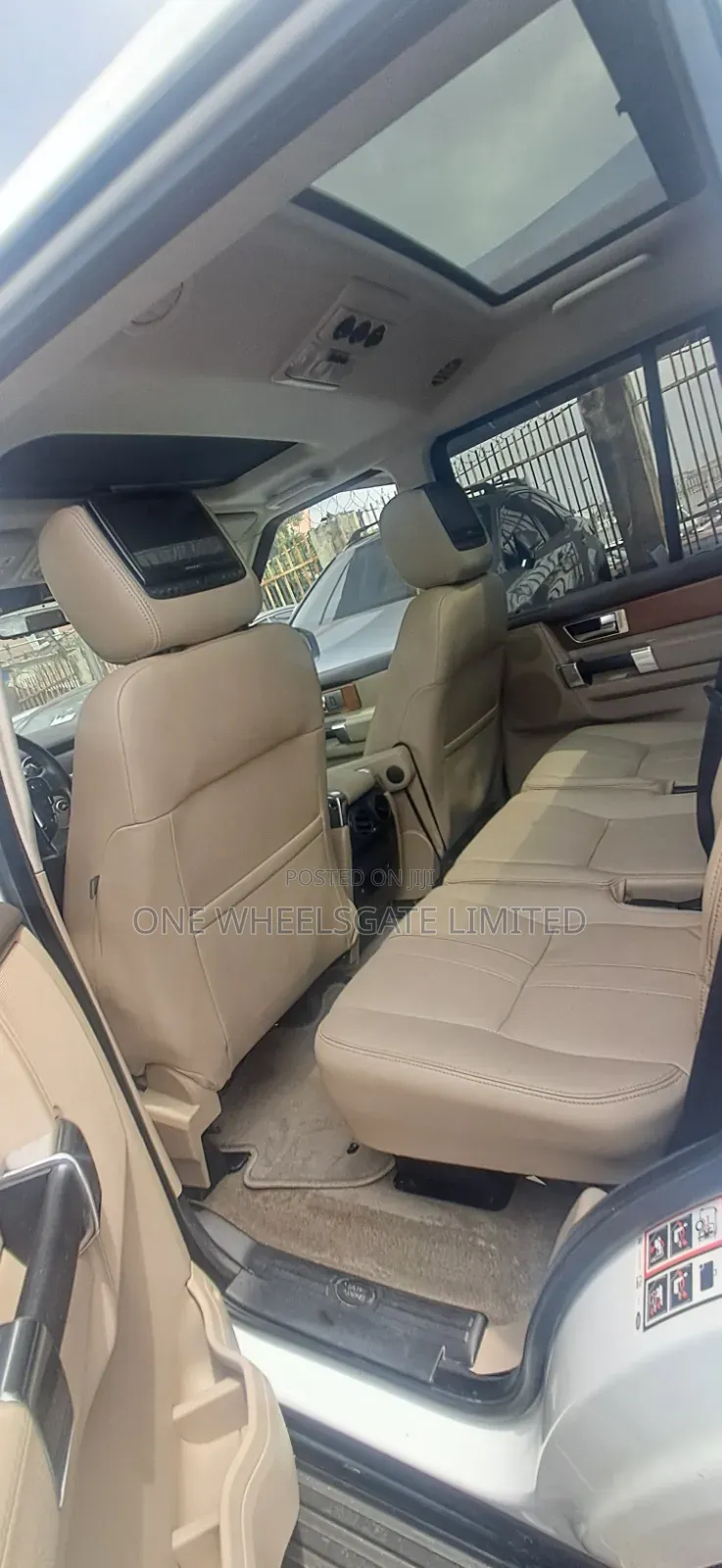 Land Rover Discovery 2016 White