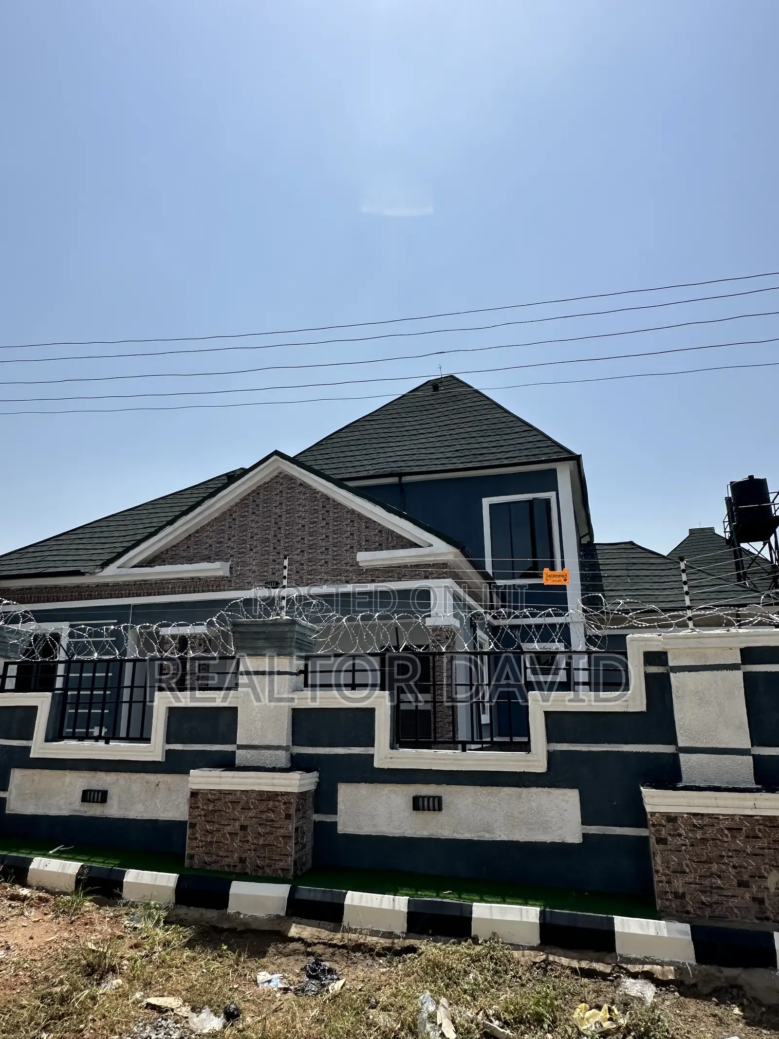 Furnished 4bdrm Penthouse in Leisure Court, Phase for sale