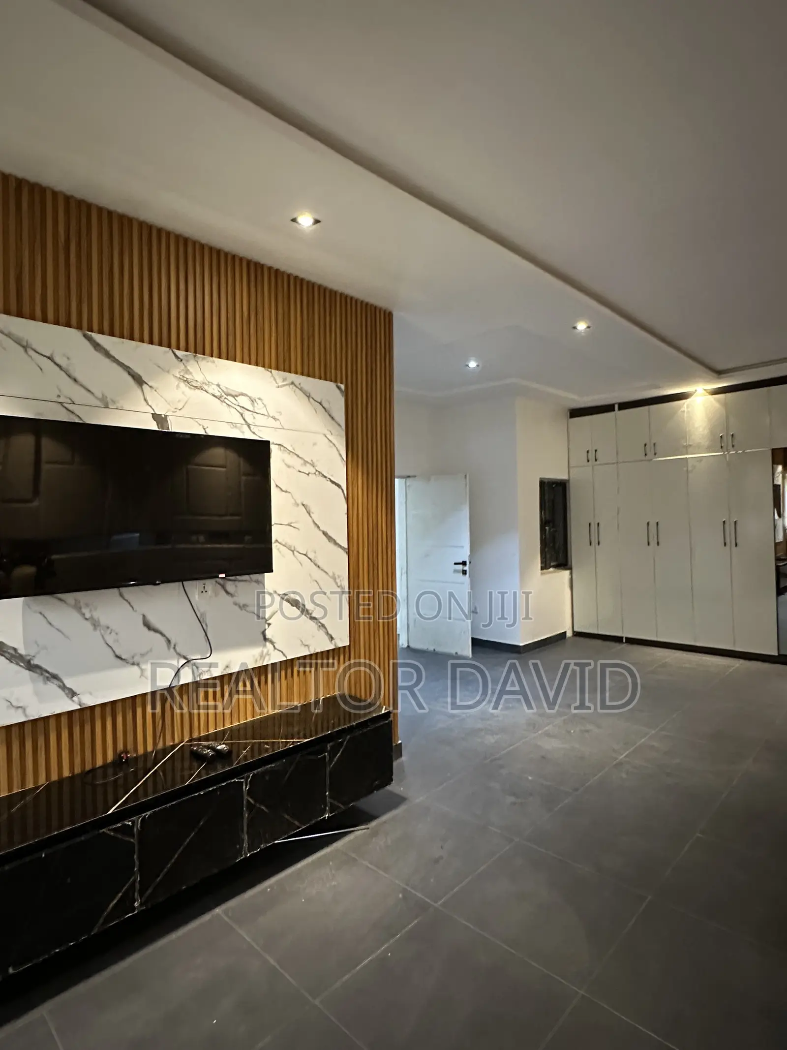 Furnished 4bdrm Penthouse in Leisure Court, Phase for sale